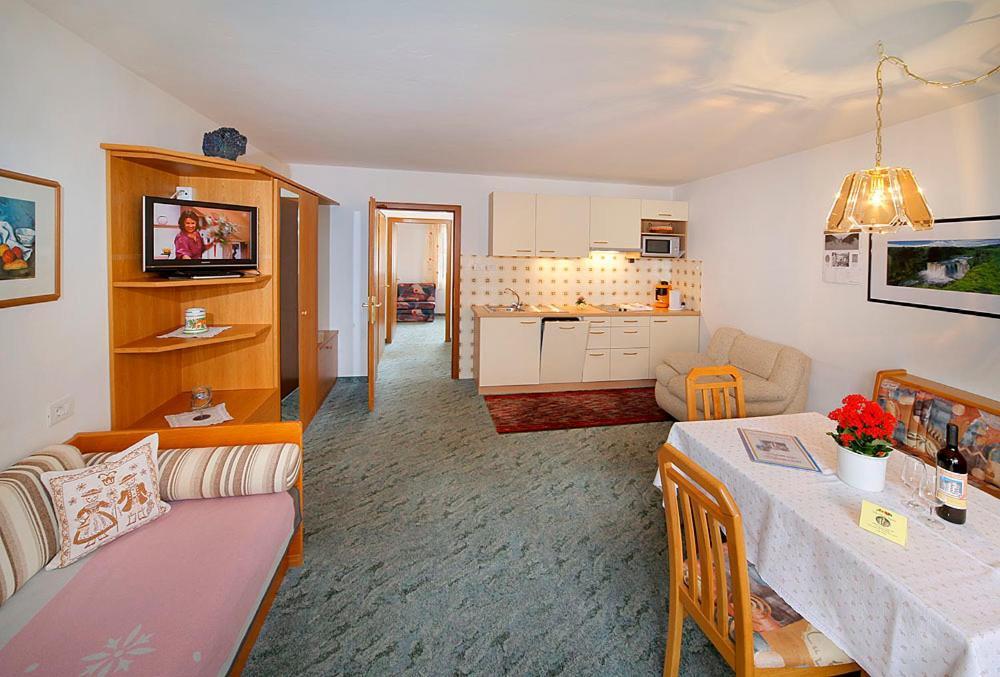 Pension Villa Claudia Augusta Resia Habitación foto